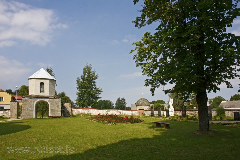 Nautrēnu (Rogovkas) katoļu baznīcas zvanu tornis
