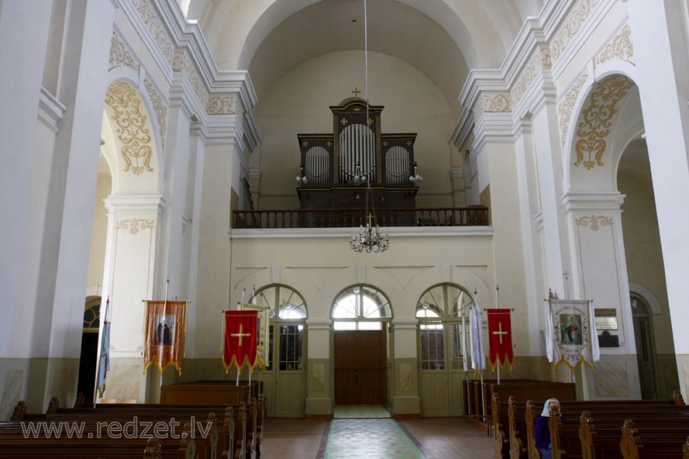 Nautrēnu (Rogovkas) katoļu baznīcas iekštelpas