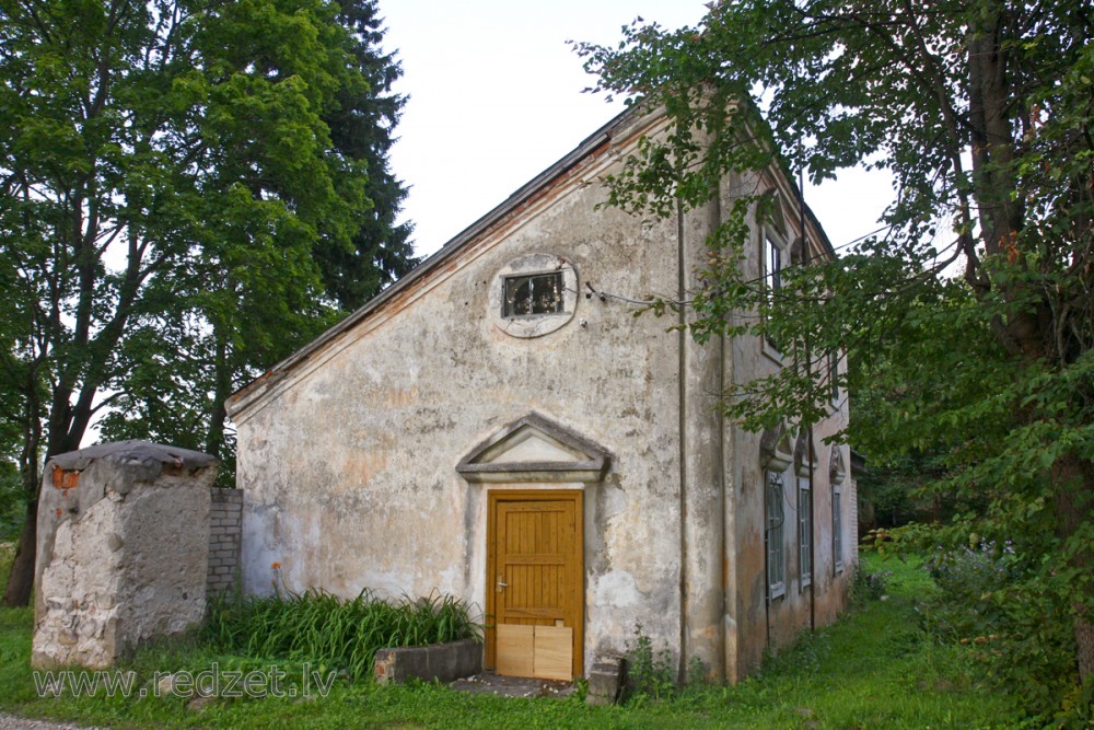 Eversmuižas vārtu ēka