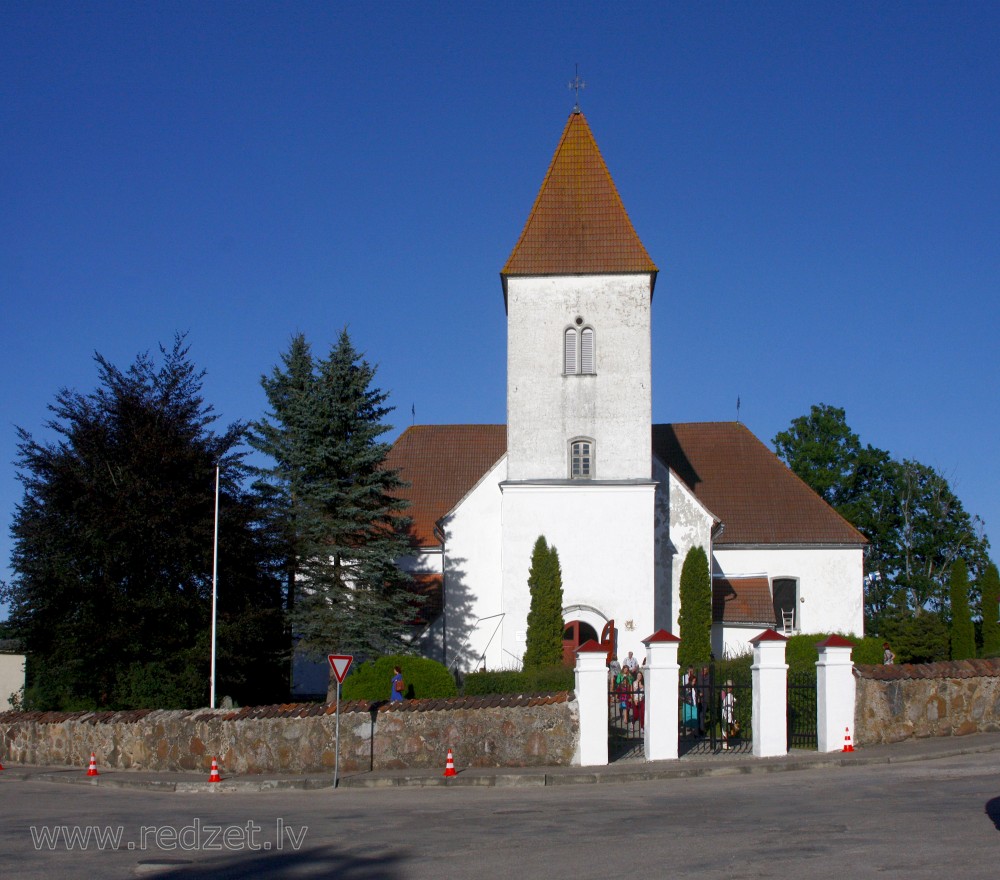 Alsungas katoļu baznīca