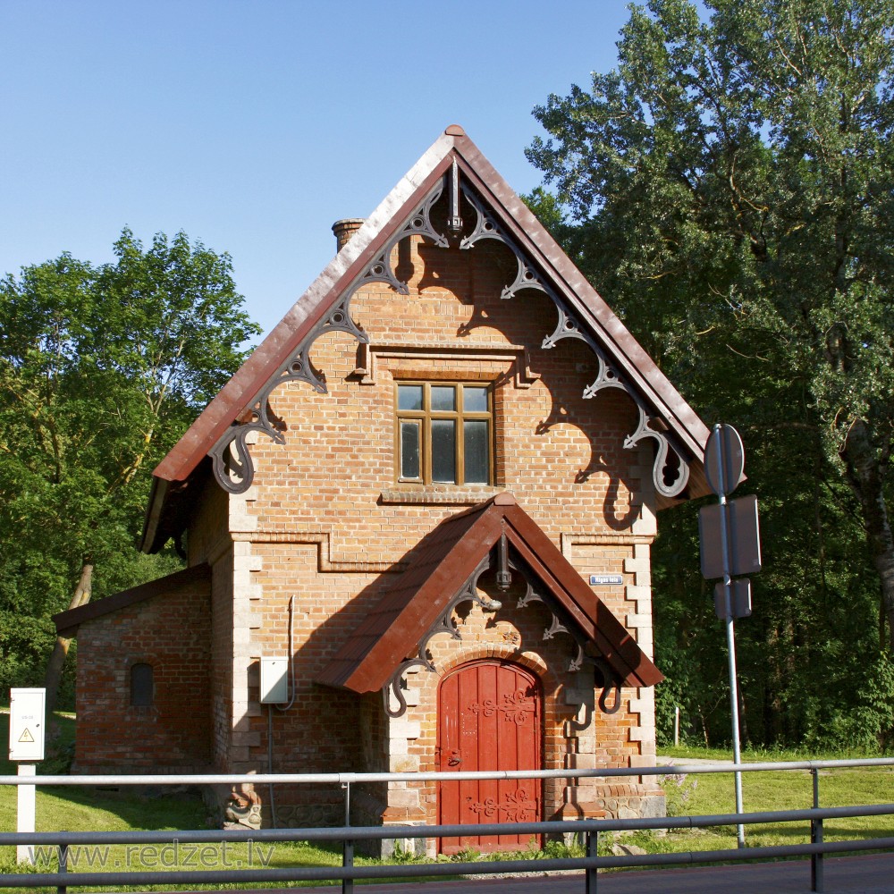 Vārtu sarga namiņš (Iecava)