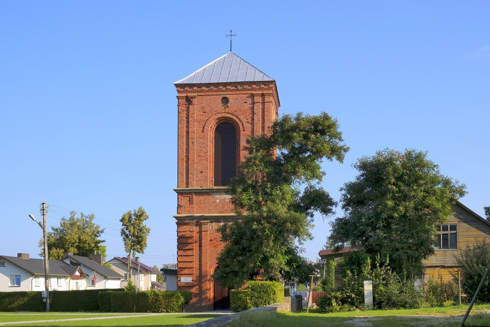 Skuodas Svētās Trīsvienības baznīcas zvanu tornis