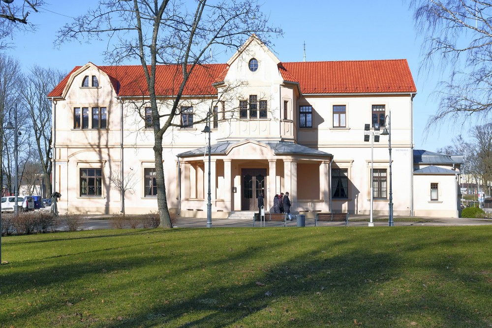 Palanga Culture and Youth Center (Palanga Kurhaus)