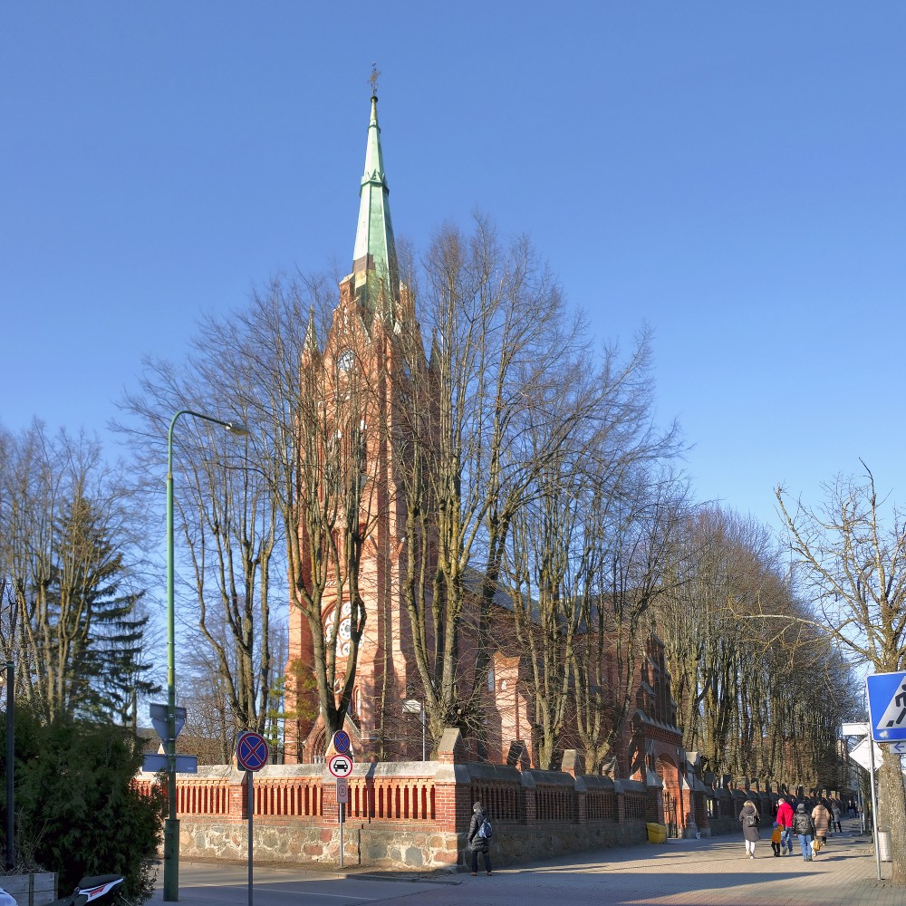 Church of the Assumption of the Virgin Mary in Palanga with street view