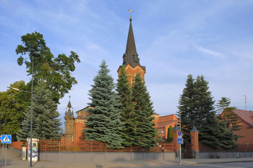 Marijampoles Svētā Vincenta Pāvila baznīca ar smailu torni Marijampoles Svētā Vincenta Pāvila baznīca ar smailu torni