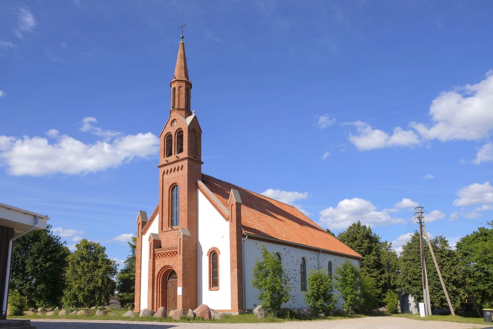 Kretingāles luterāņu baznīca no ziemeļrietumu puses