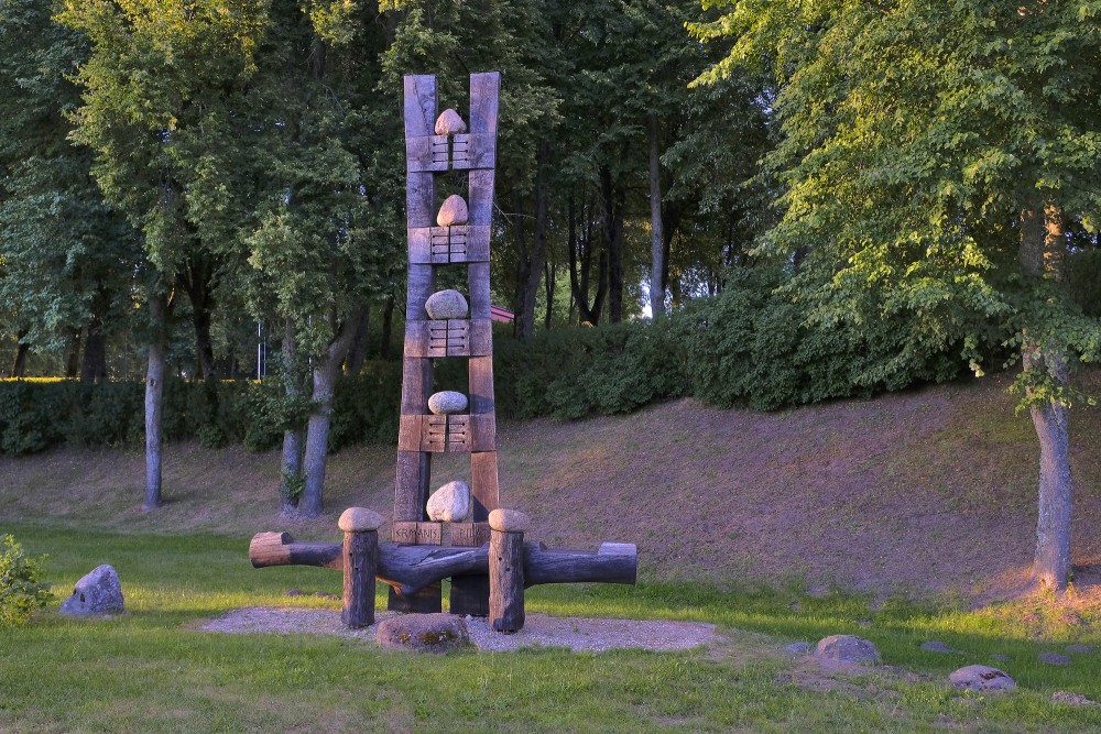 Kuršu ķēniņu krēsls, Skrundas pastaigu taka Kuršu ķēniņu krēsls, Skrundas pastaigu taka