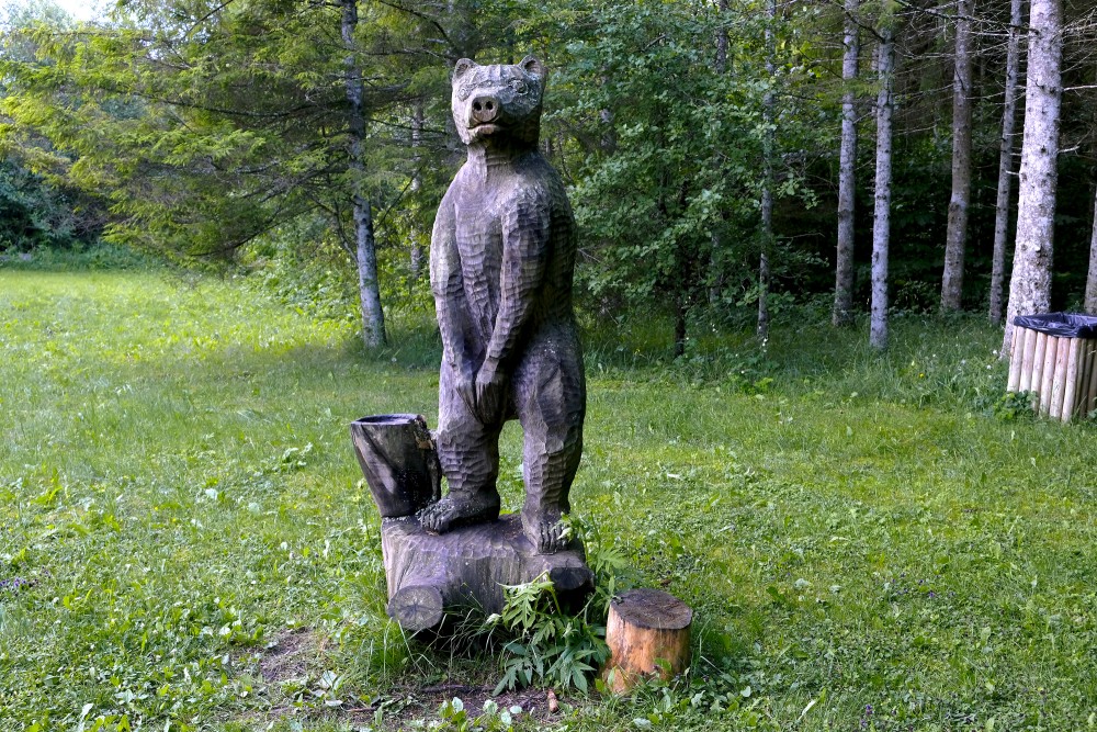 A bear sculpture at the springs of Ķevele