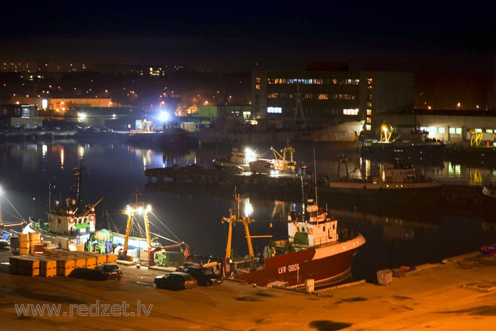 Ventspils zvejas osta naktī