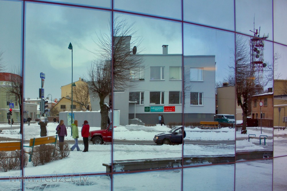 Ventspils autoostas spoguļu siena