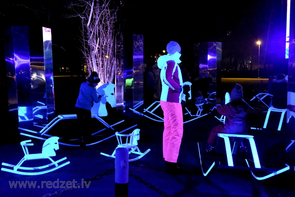 Staro Rīga Latvijas simtgadē - interaktīva scenogāfiska gaismas instalācija "Hipodroms"