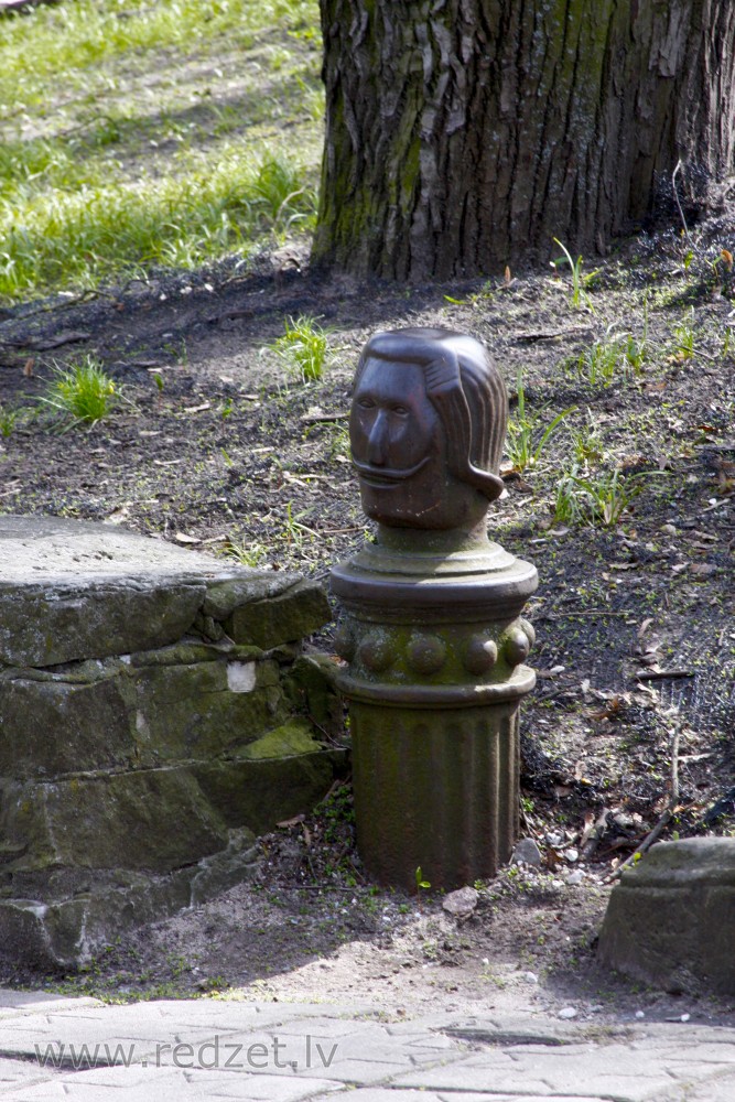 Dekoratīvs čuguna stabs Dekoratīvs čuguna stabs