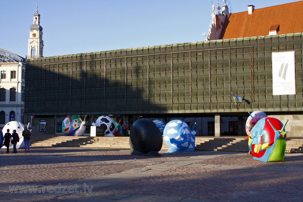 Gliemežu skulptūras Latviešu Strēlnieku laukumā