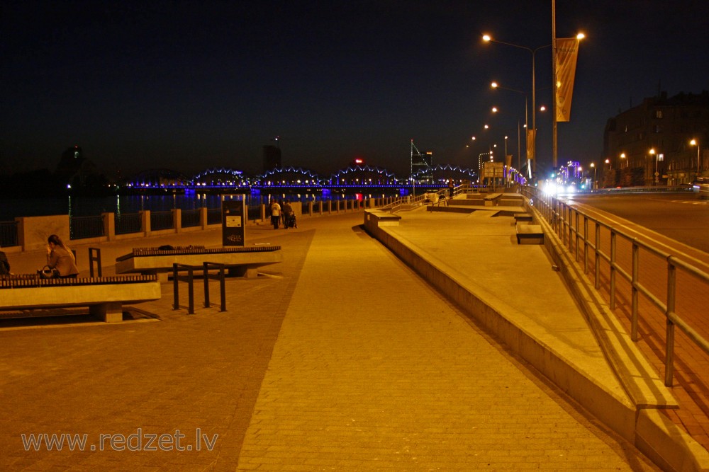 Spikeri Promenade in Night