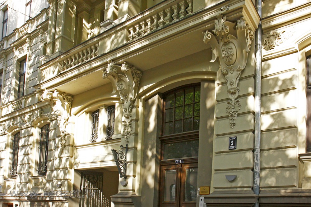 Ausekļa ielas 2 ēkas fragments