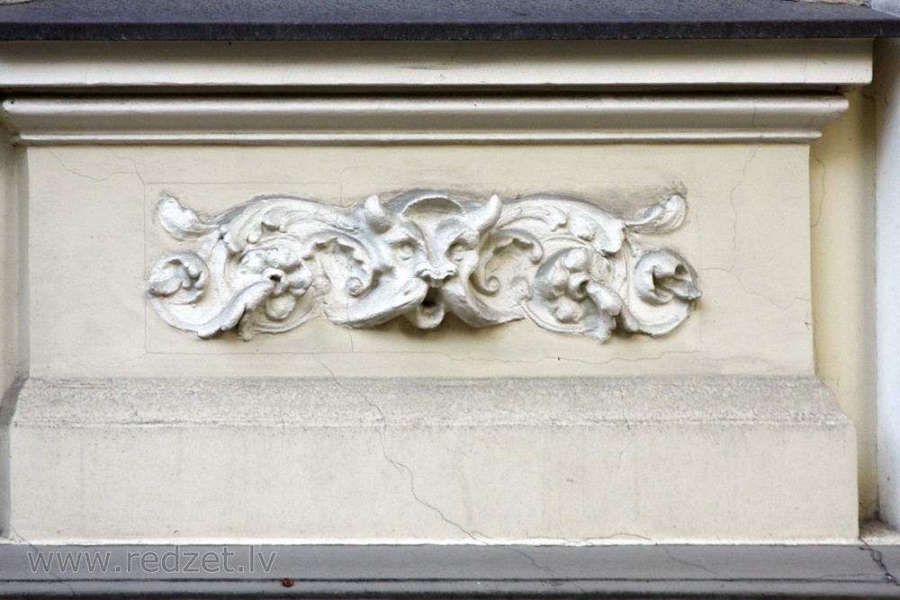 Fasādes dekors (Ausekļa iela 2)