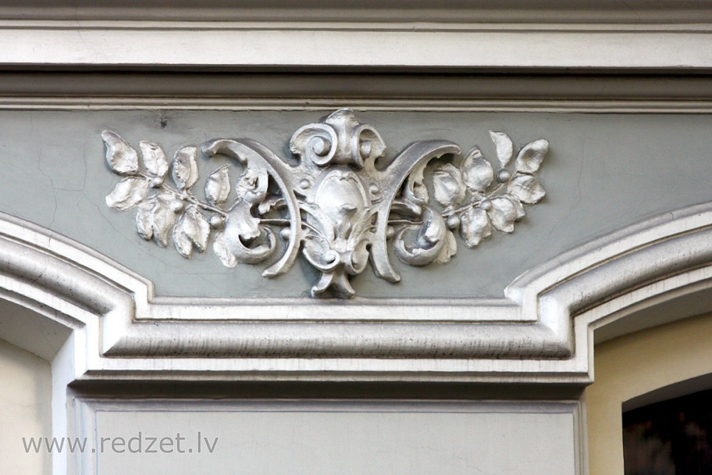 Fasādes dekors (Ausekļa iela 2)