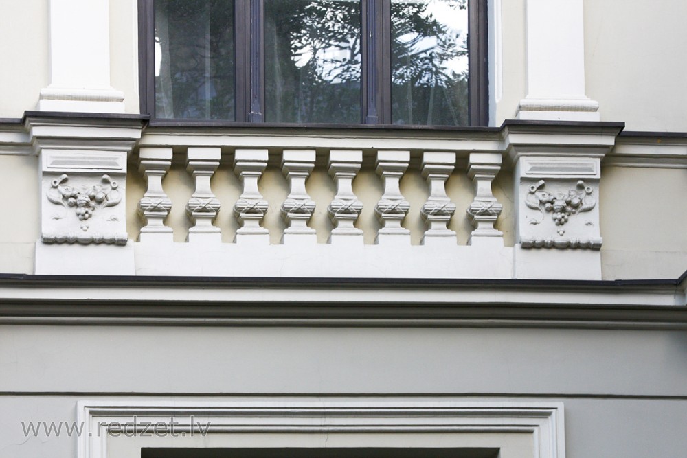 Ausekļa ielas 2 ēkas fragments