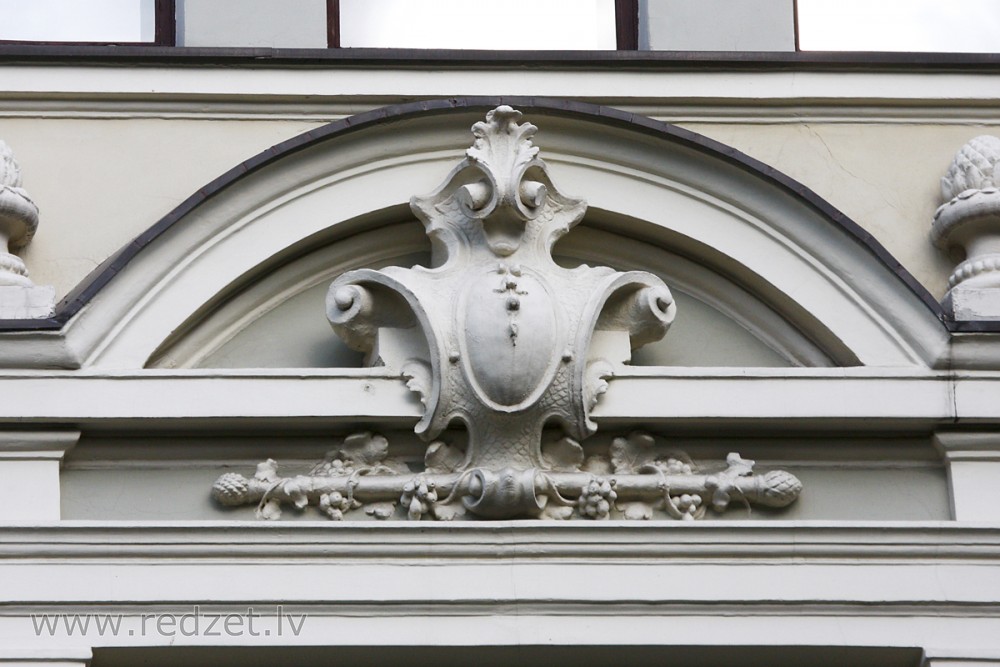 Fasādes dekors (Ausekļa iela 2)