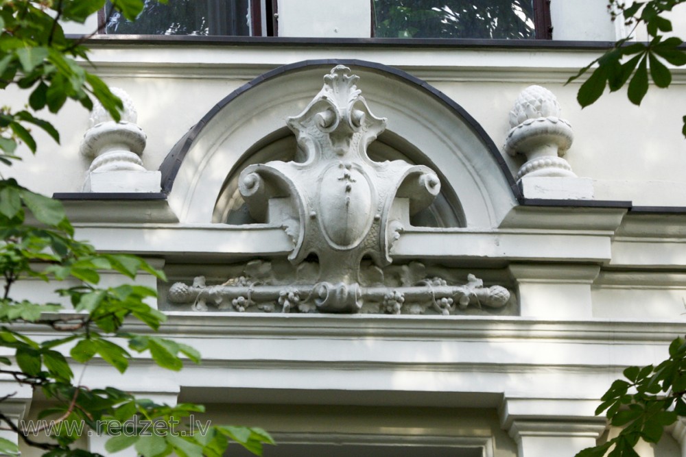 Fasādes dekors (Ausekļa iela 2)