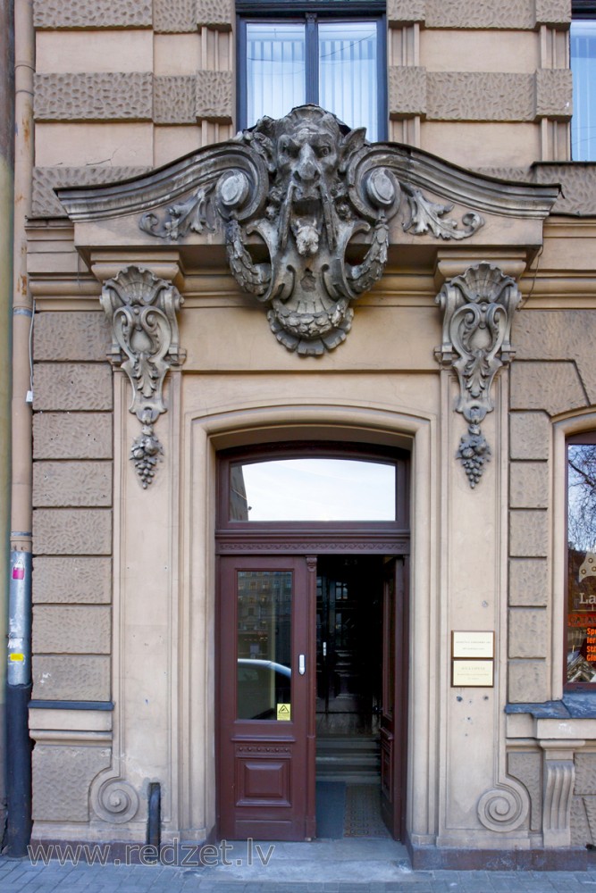 Ieejas durvis (Blaumaņa iela 11/13)