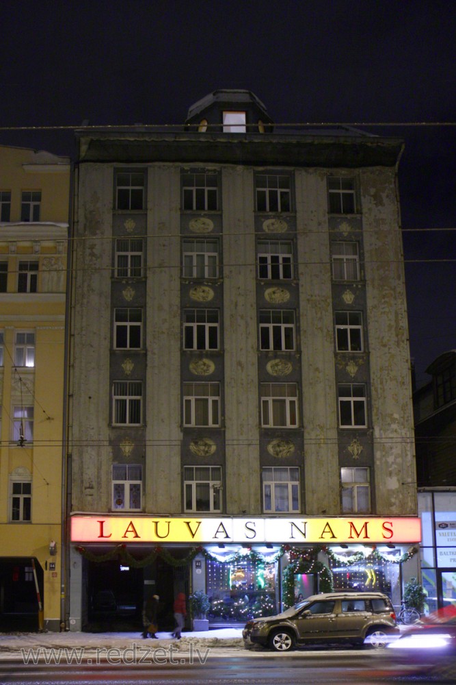 Lauvas nams (Brīvības iela 82)
