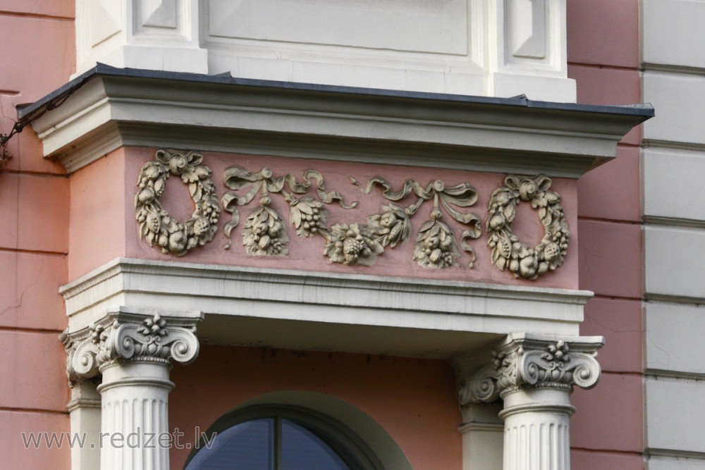 Fasādes dekors (Elizabetes iela 15)