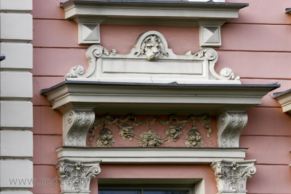 Fasādes dekors (Elizabetes iela 15)