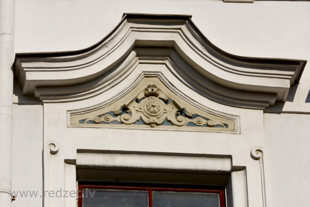 Fasādes dekors (Elizabetes iela 77)