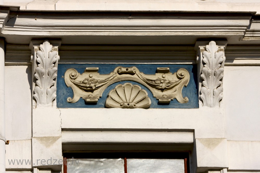 Fasādes dekors (Elizabetes iela 77)