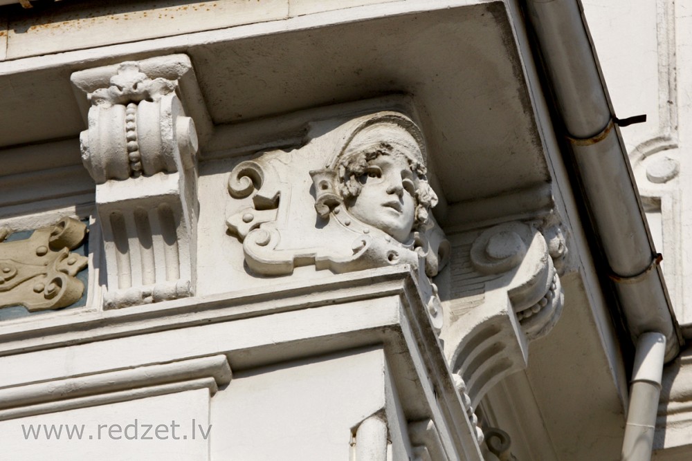 Dekoratīvs cilnis (Elizabetes iela 77)