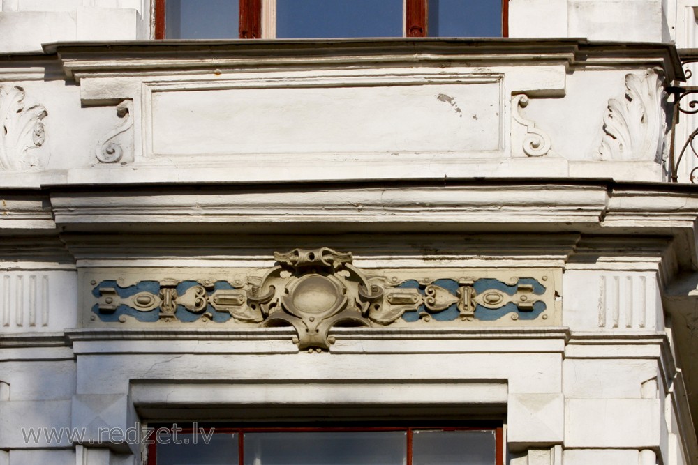 Fasādes dekors (Elizabetes iela 77)