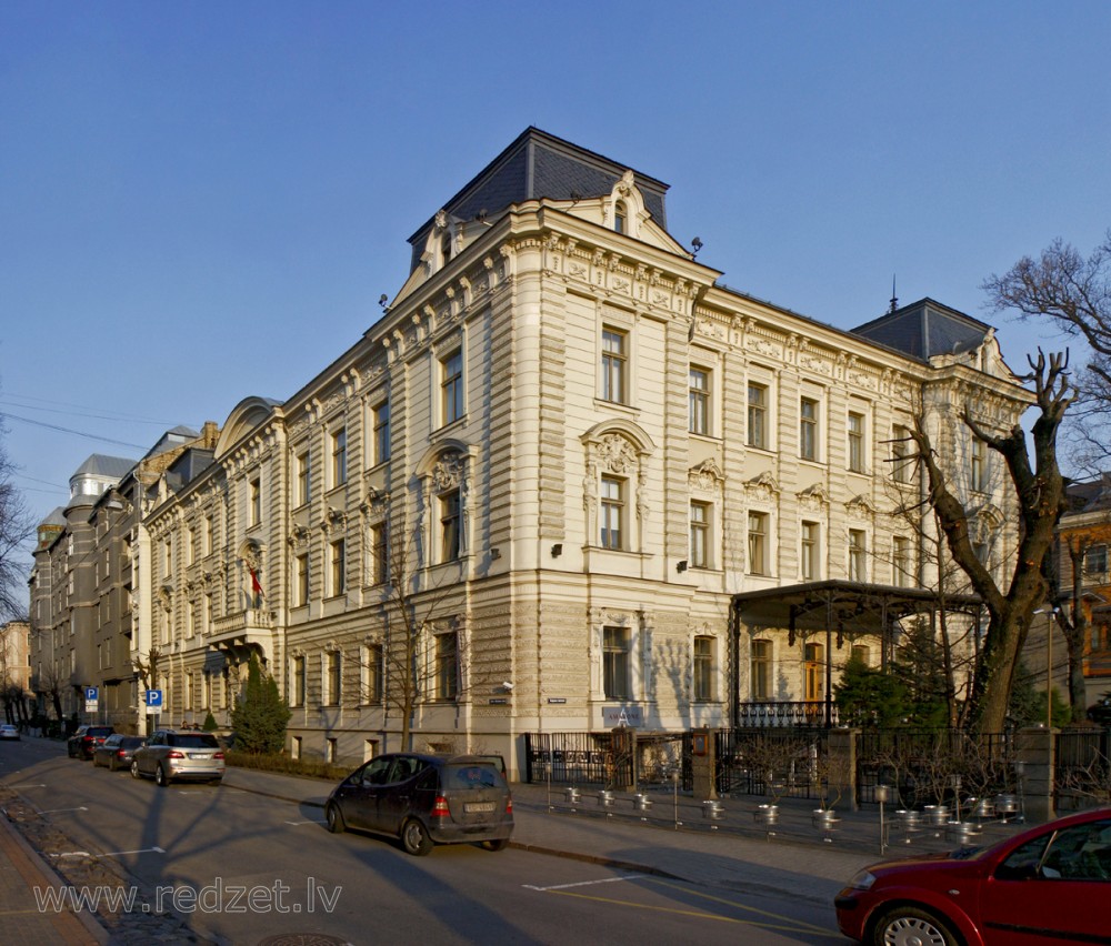 Rīga, Jura Alunāna iela 2