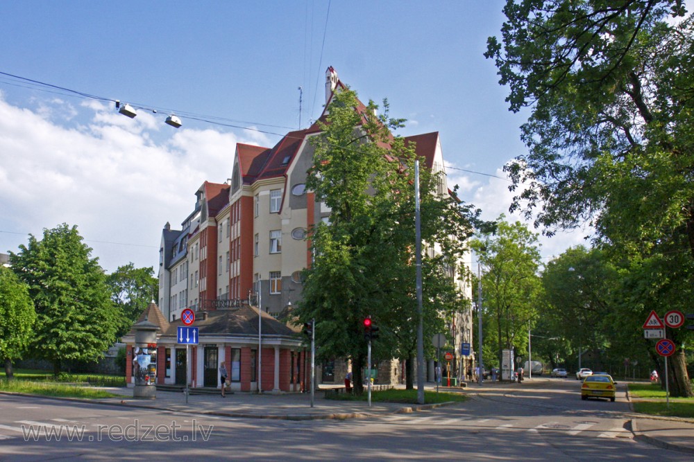 Apartment building with shops, Kronvalda Boulevard 10
