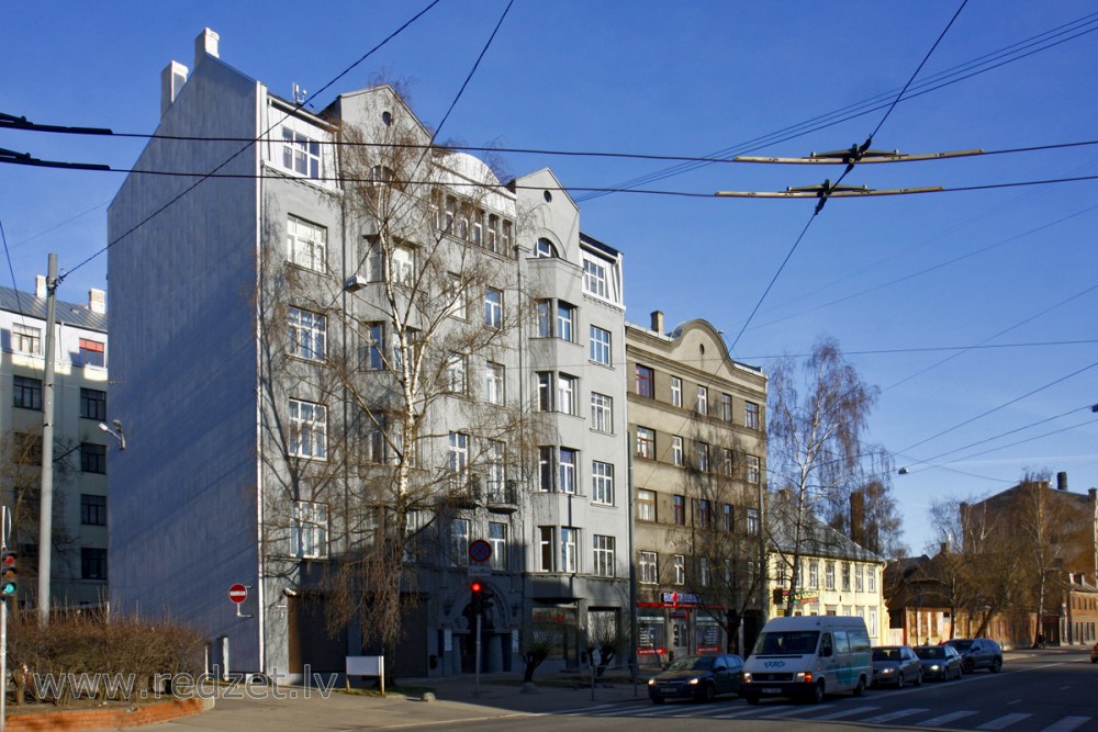 Rīga, Lāčplēša iela 75