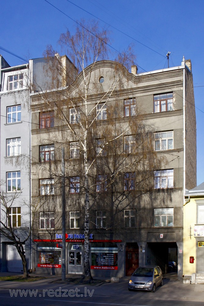 Rīga, Lāčplēša iela 77/79