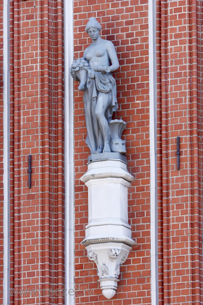Sculpture on the Blackheads House Facade