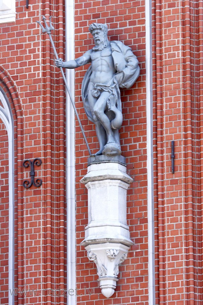 Sculpture on the Blackheads House Facade