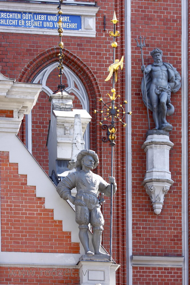 Sculpture on the Facade of the Schwab House