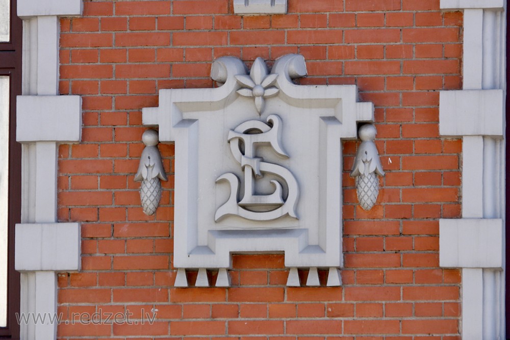 Moulding on the Schwab House Facade