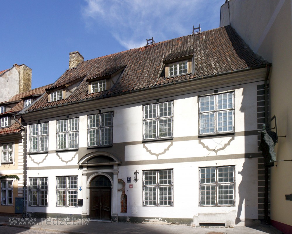 Rīga, Skārņu iela 8