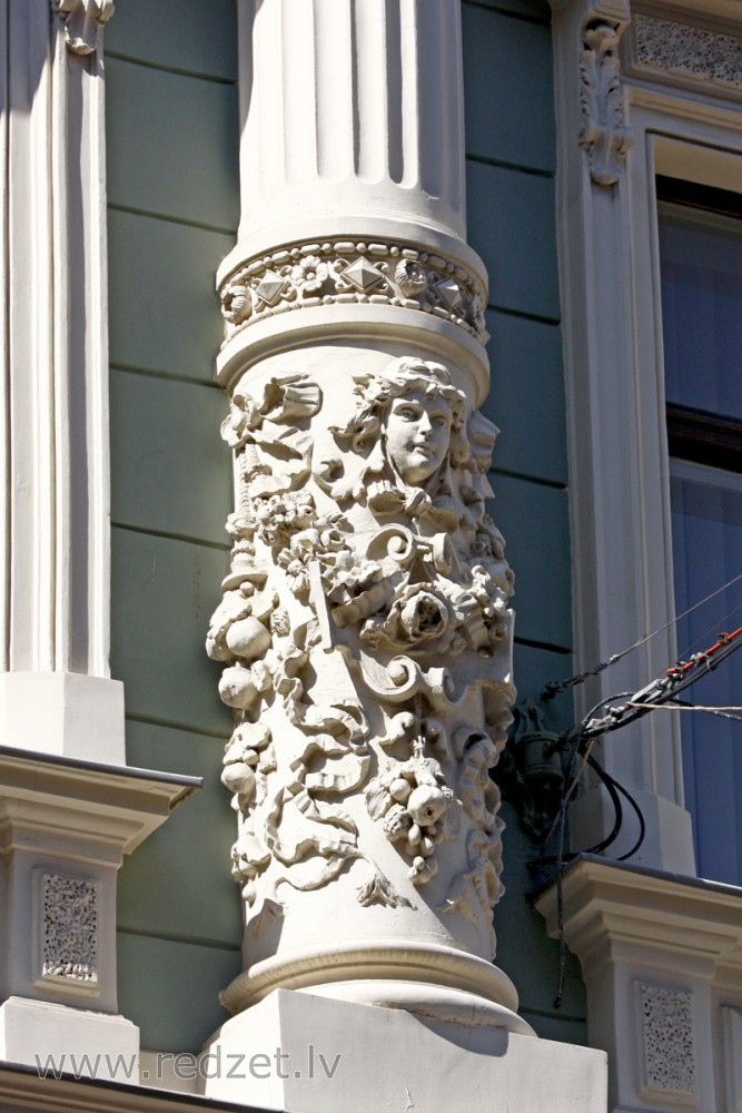 Fasādes dekors (Smilšu iela 12)