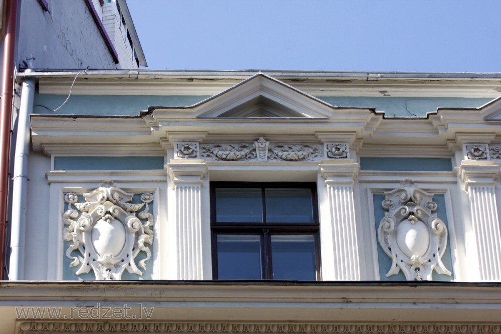 Fasādes dekors (Smilšu iela 12)