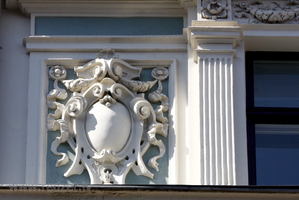 Fasādes dekors (Smilšu iela 12)