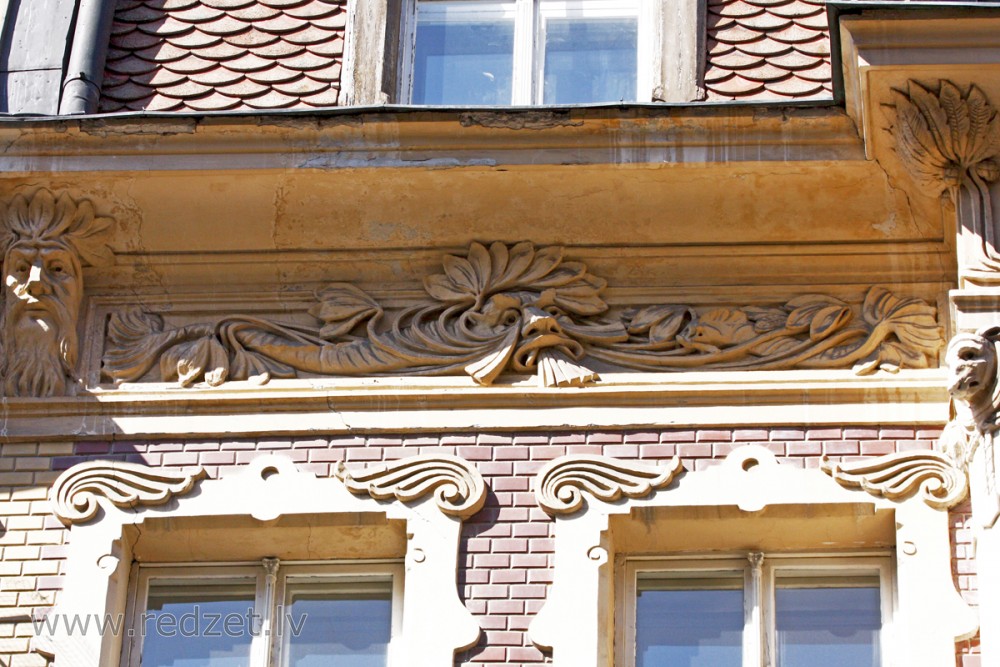 Decorative Mouldings of Art Nouveau Building Facade (Smilšu 2, Riga)