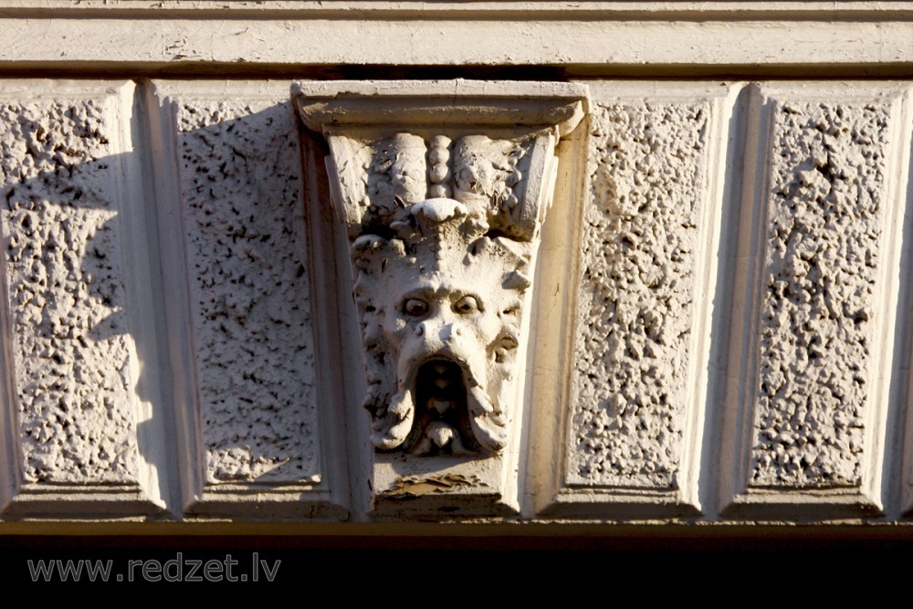 Fasādes dekors (Tērbatas iela 20)