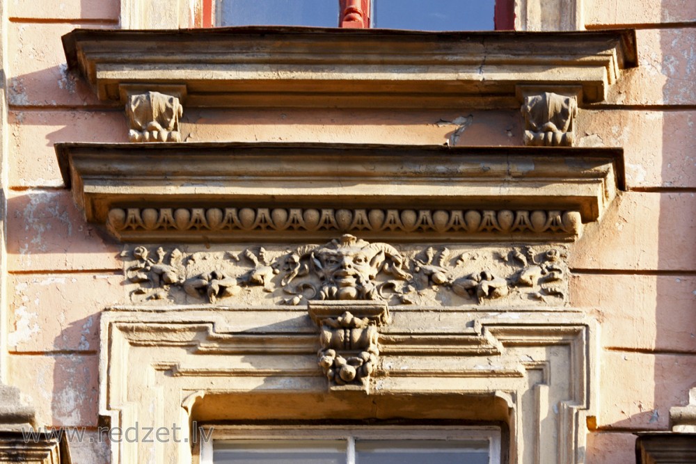 Fasādes dekors (Tērbatas iela 20)