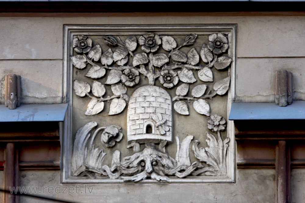 Ornamentālais cilnis (Tērbatas iela 33/35)