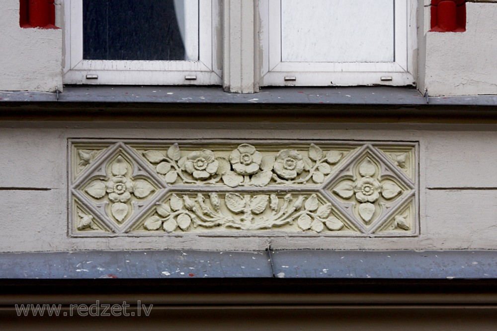 Ornamentālais cilnis (Tērbatas iela 33/35)