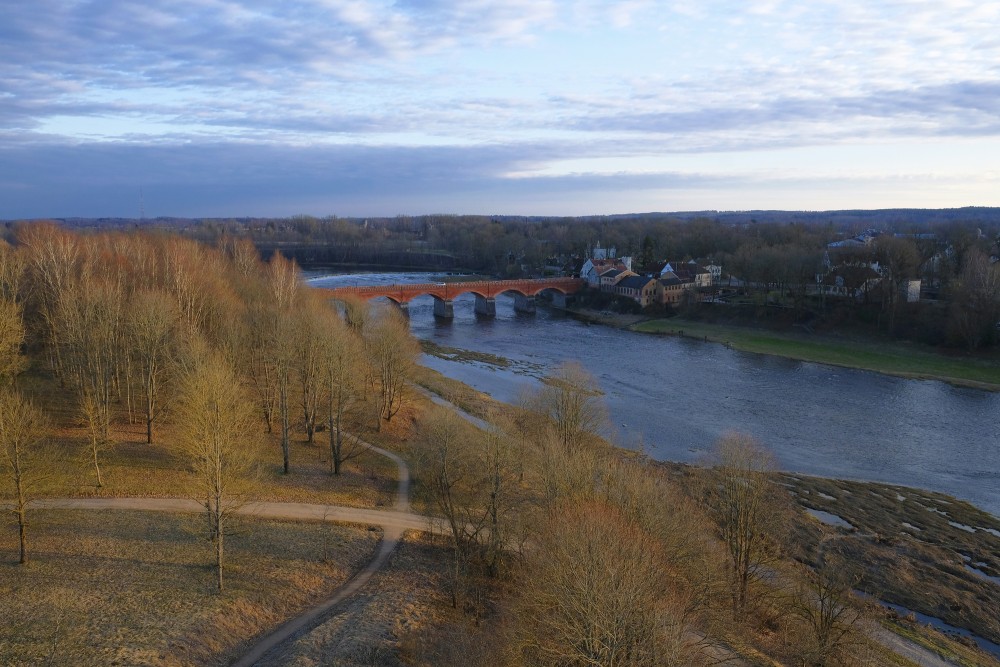 Skats uz Kuldīgu no skatu torņa